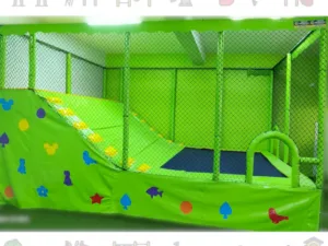 Pasa un buen momento en la Cama Saltarina con Resbaladera Interior, es especial para toda la familia. La diversión esta garantizada.