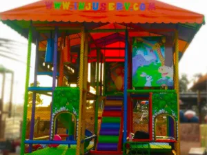 Laberinto Safari: Parque infantil con piscina de pelotas, tobogán caracol, cama saltarina y más. ¡Ideal para áreas de juego y centros recreativos!