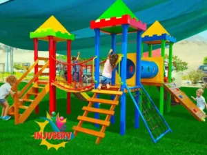 Este Módulo de Madera tiene torres, toboganes, túnel, puente colgante, escaleras, red de sogas y rampa alpinista. Ideal para parques y áreas recreativas.